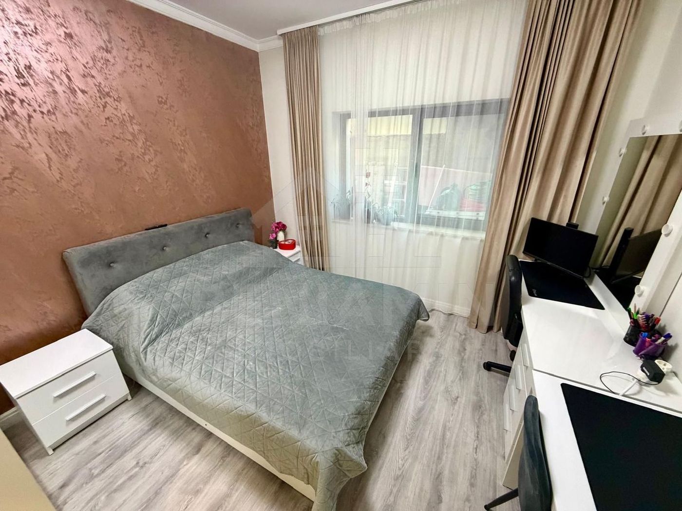 Apartament decomandat deosebit 3 camere 2 bai bloc 2020 cu parcare - foto 7