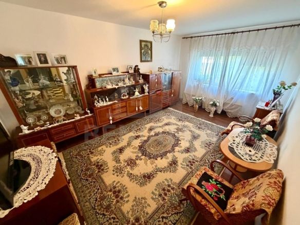 4 camere decomandate - Craiovita Noua - etaj 2 cu 2 bai - bloc 1982 - - Imagine principala