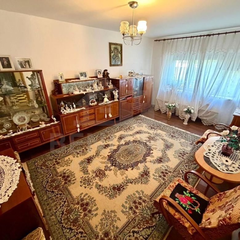 4 camere decomandate - Craiovita Noua - etaj 2 cu 2 bai - bloc 1982 - - Imagine principala