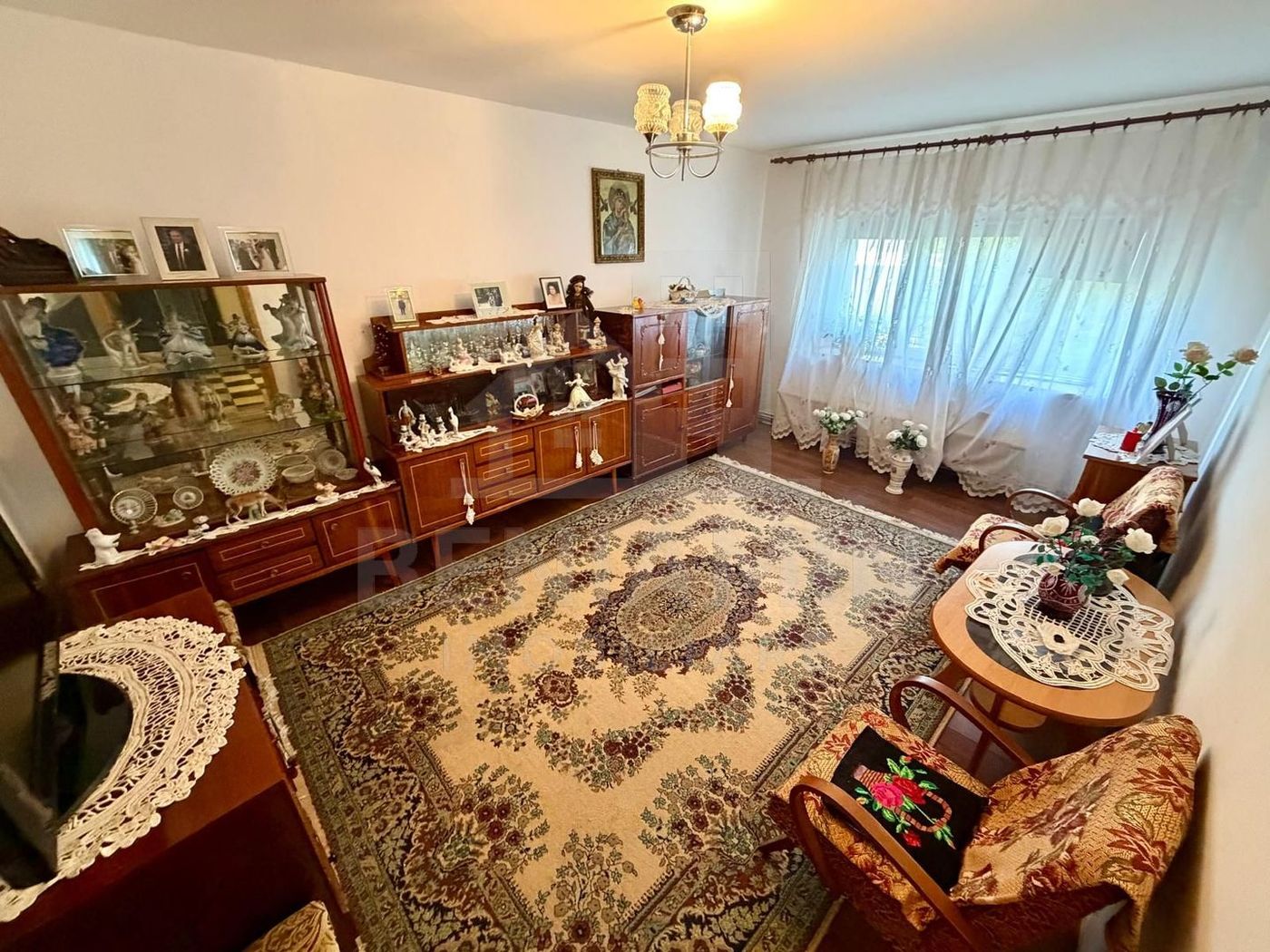 4 camere decomandate - Craiovita Noua - etaj 2 cu 2 bai - bloc 1982 - - Imagine principala