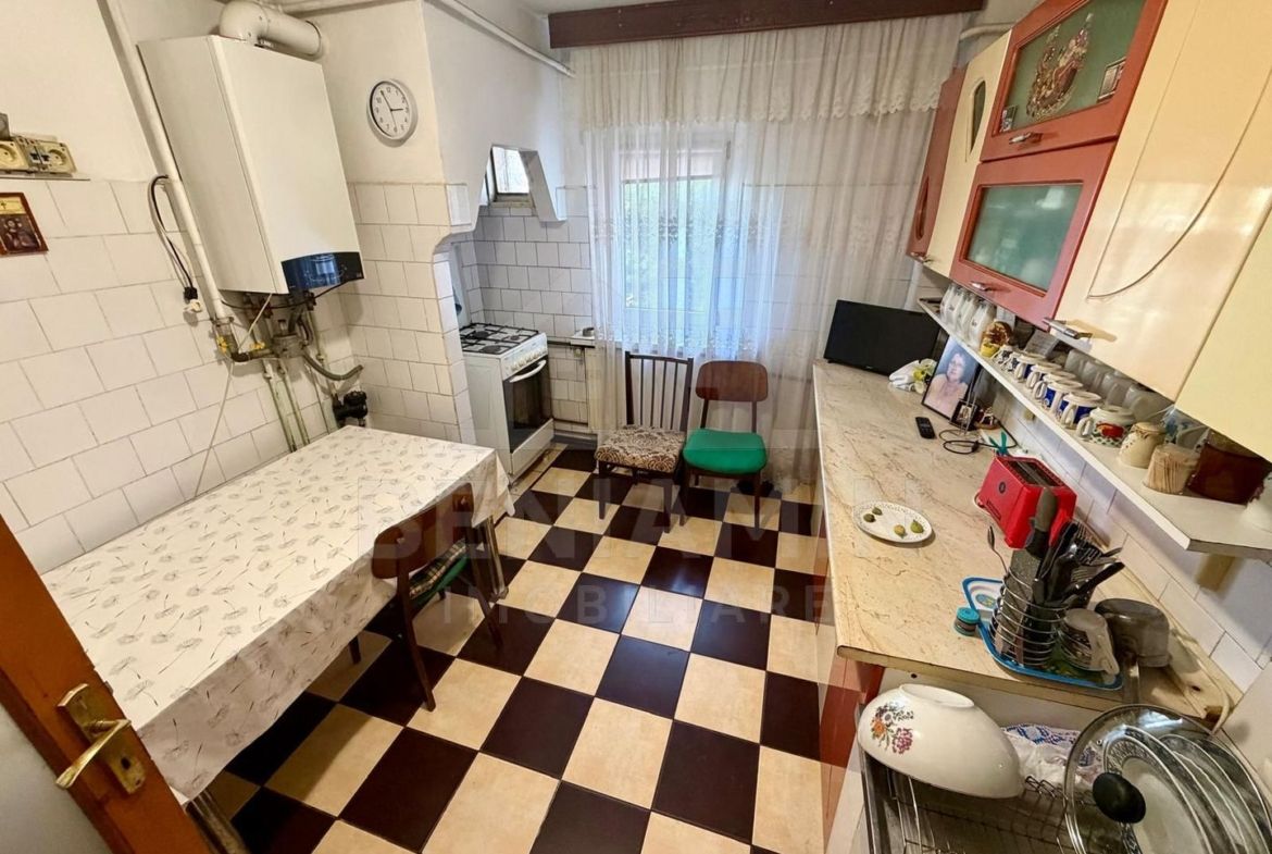 4 camere decomandate - Craiovita Noua - etaj 2 cu 2 bai - bloc 1982 - - foto 4