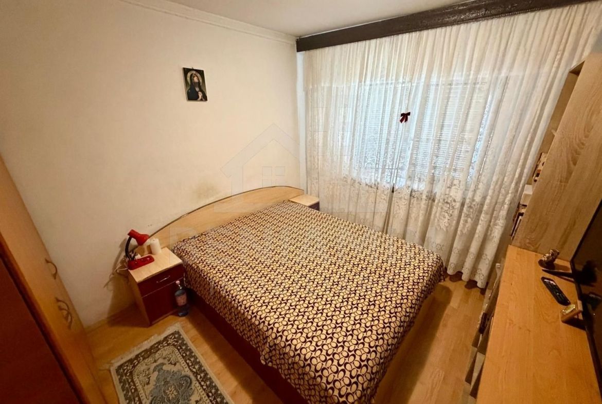 4 camere decomandate - Craiovita Noua - etaj 2 cu 2 bai - bloc 1982 - - foto 6