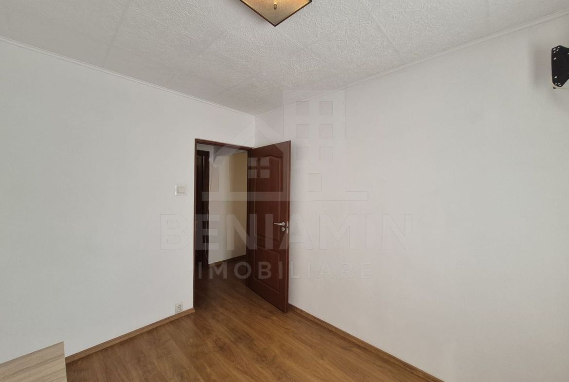 3Camere-50mp-Etaj3- Centrala Termica-50mp-Aer Conditionat-Cv9-Materna - foto 6