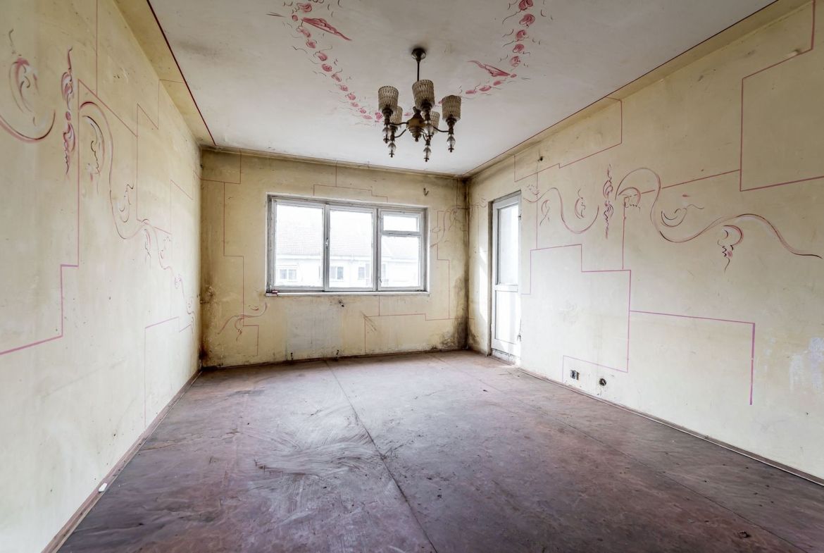 Apartament decomandat, 2 camere, Alfa, la 2 pași de stația de tramvai - foto 2