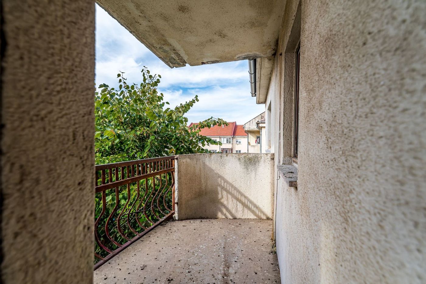 Apartament decomandat, 2 camere, Alfa, la 2 pași de stația de tramvai - foto 3