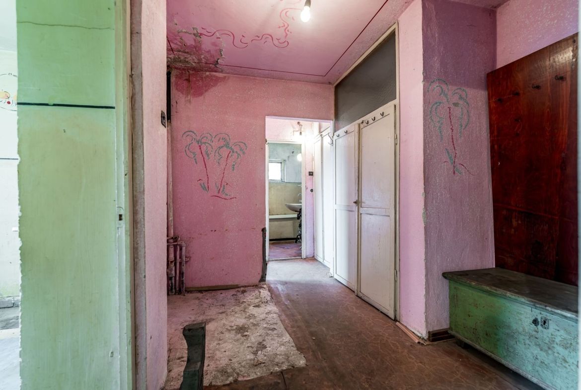 Apartament decomandat, 2 camere, Alfa, la 2 pași de stația de tramvai - foto 4
