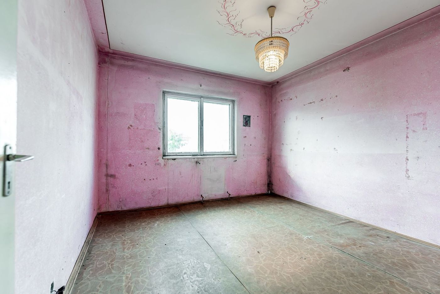 Apartament decomandat, 2 camere, Alfa, la 2 pași de stația de tramvai - foto 6