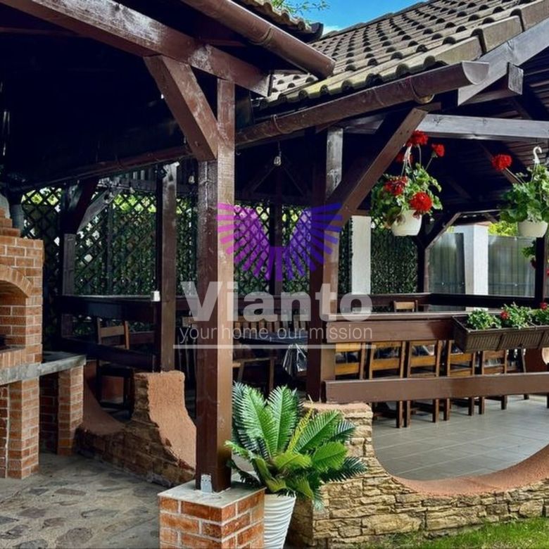Casă de vânzare cu piscina in Tocile – Sadu | Zonă superbă - Imagine principala