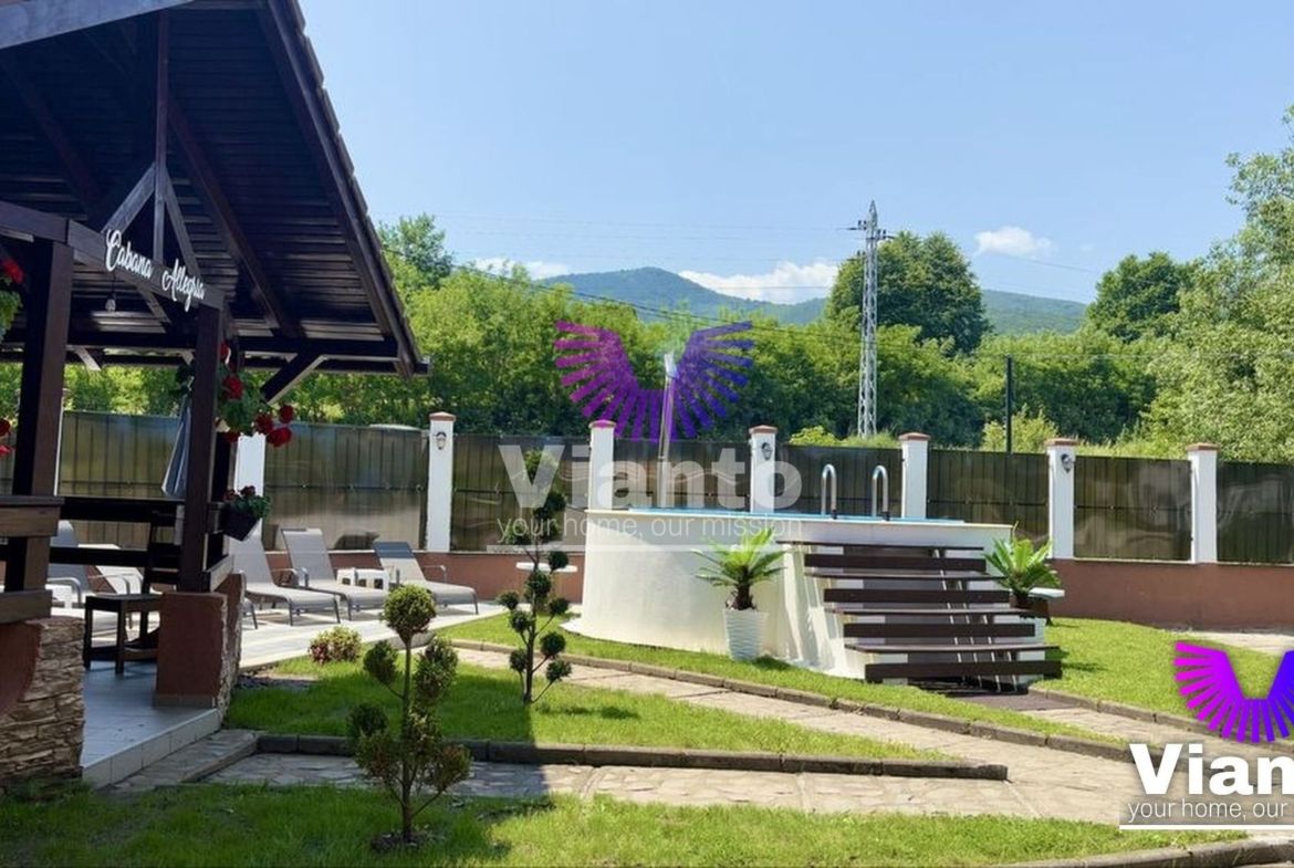 Casă de vânzare cu piscina in Tocile – Sadu | Zonă superbă - foto 2