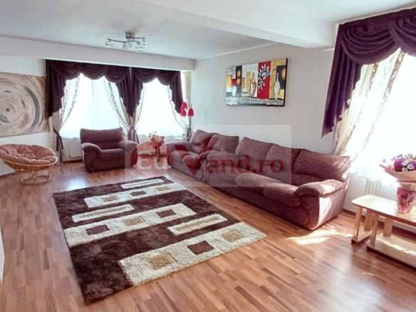 Vila P+1+M, 6 camere, Micro 16, 303 mp utili, teren 406 mp – 272.000 Euro - Imagine principala
