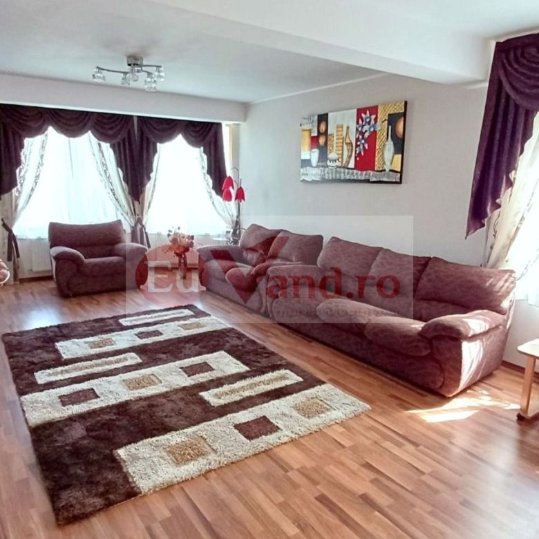 Vila P+1+M, 6 camere, Micro 16, 303 mp utili, teren 406 mp – 272.000 Euro - Imagine principala