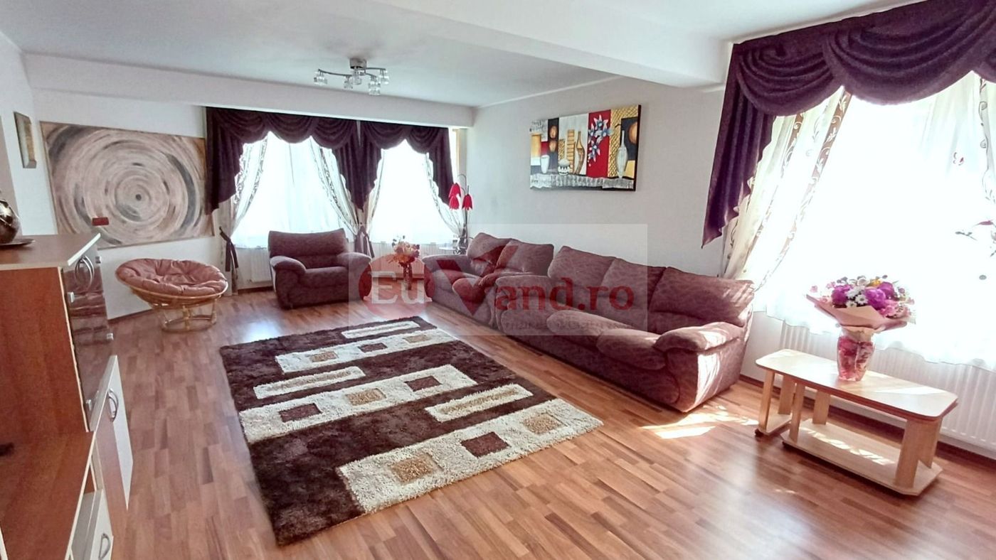 Vila P+1+M, 6 camere, Micro 16, 303 mp utili, teren 406 mp – 272.000 Euro - Imagine principala