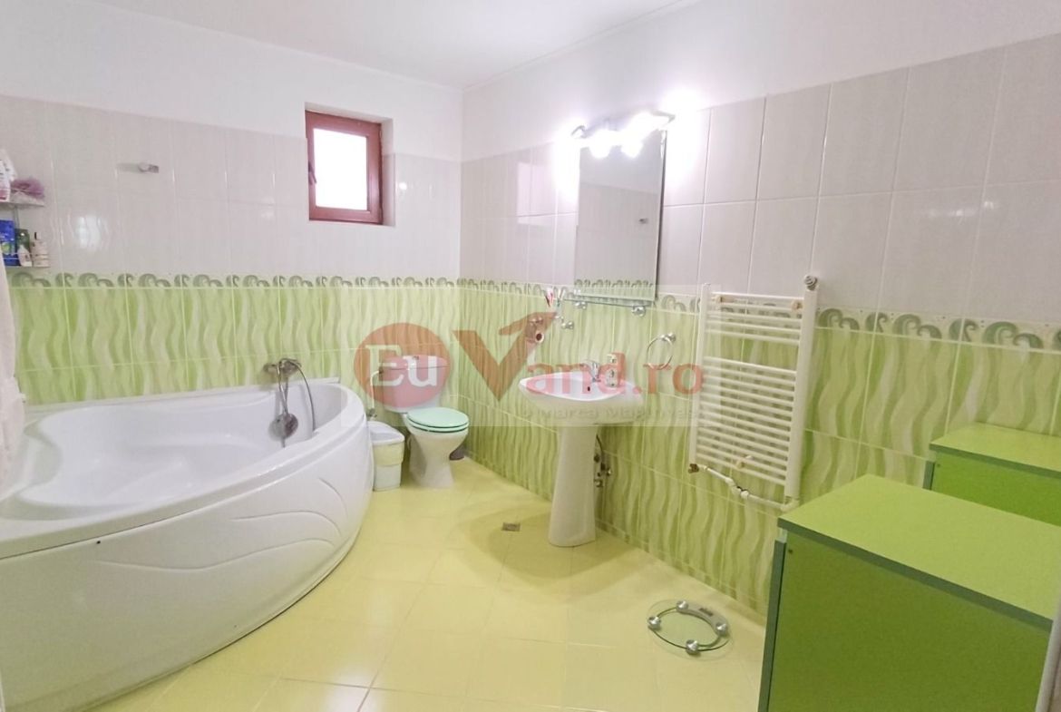 Vila P+1+M, 6 camere, Micro 16, 303 mp utili, teren 406 mp – 272.000 Euro - foto 2