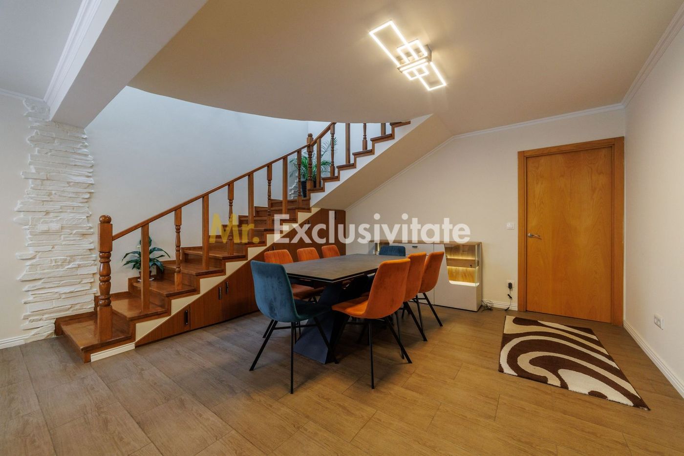 VILĂ 4 dormitoare, RENOVATĂ COMPLET 2026, Prundu, teren 937 mp - foto 2
