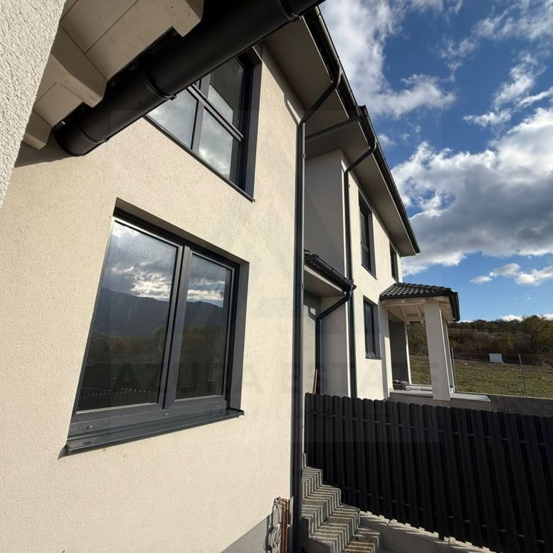 Casa individuala premium 120 mp utili 2 bai teren 380 mp in Cisnadie - Imagine principala