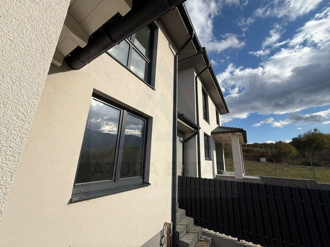 Casa individuala premium 120 mp utili 2 bai teren 380 mp in Cisnadie - Imagine principala