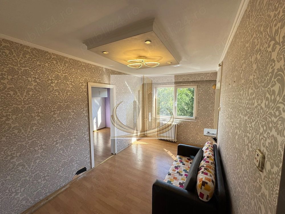 Apartament 3 camere, 40 mp utili, etaj 4/4, acoperiș, zona Șagului - foto 2