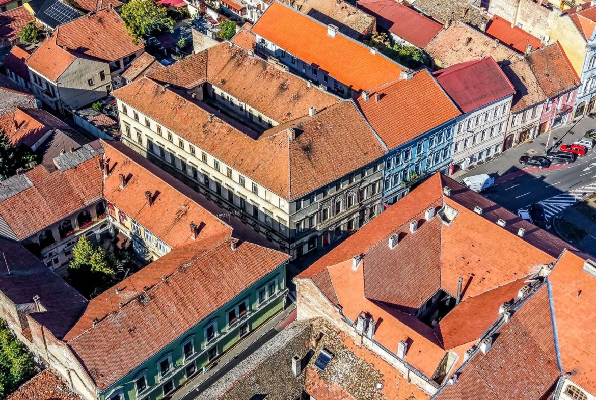 Imobil istoric de mari dimensiuni, în Piața Avram Iancu - foto 2