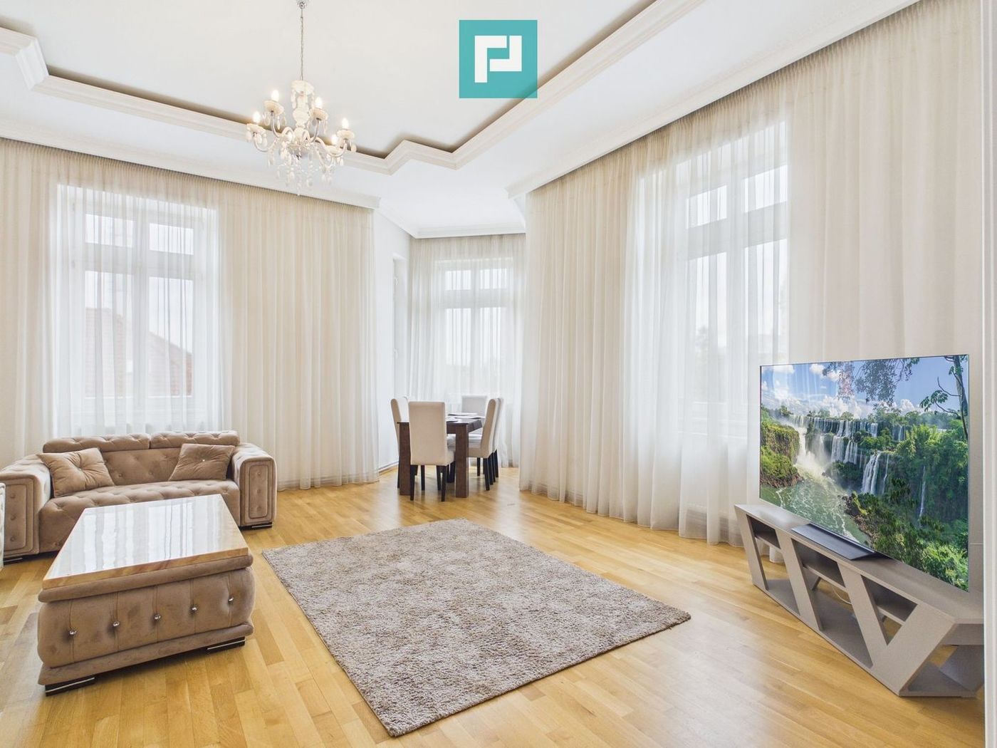 Apartament deosebit în clădire istorică central - foto 3