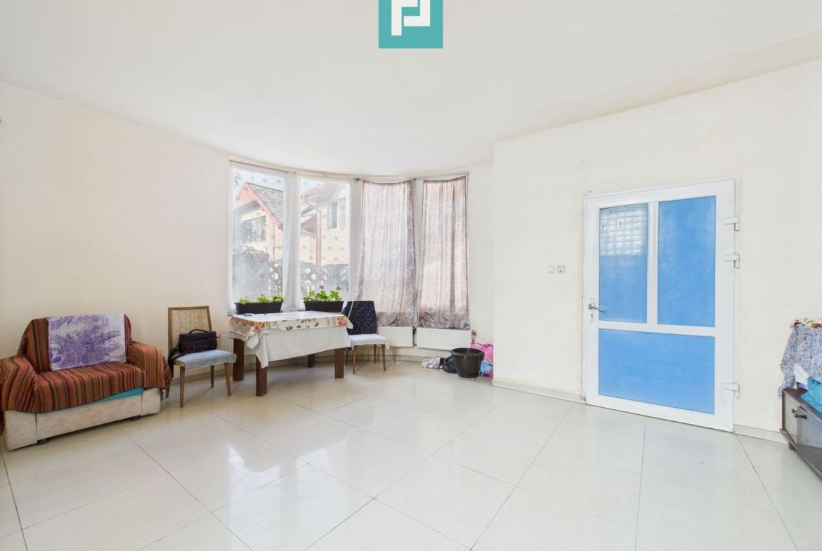Casă P+E+M în zona Mehala pe arteră principală - foto 5