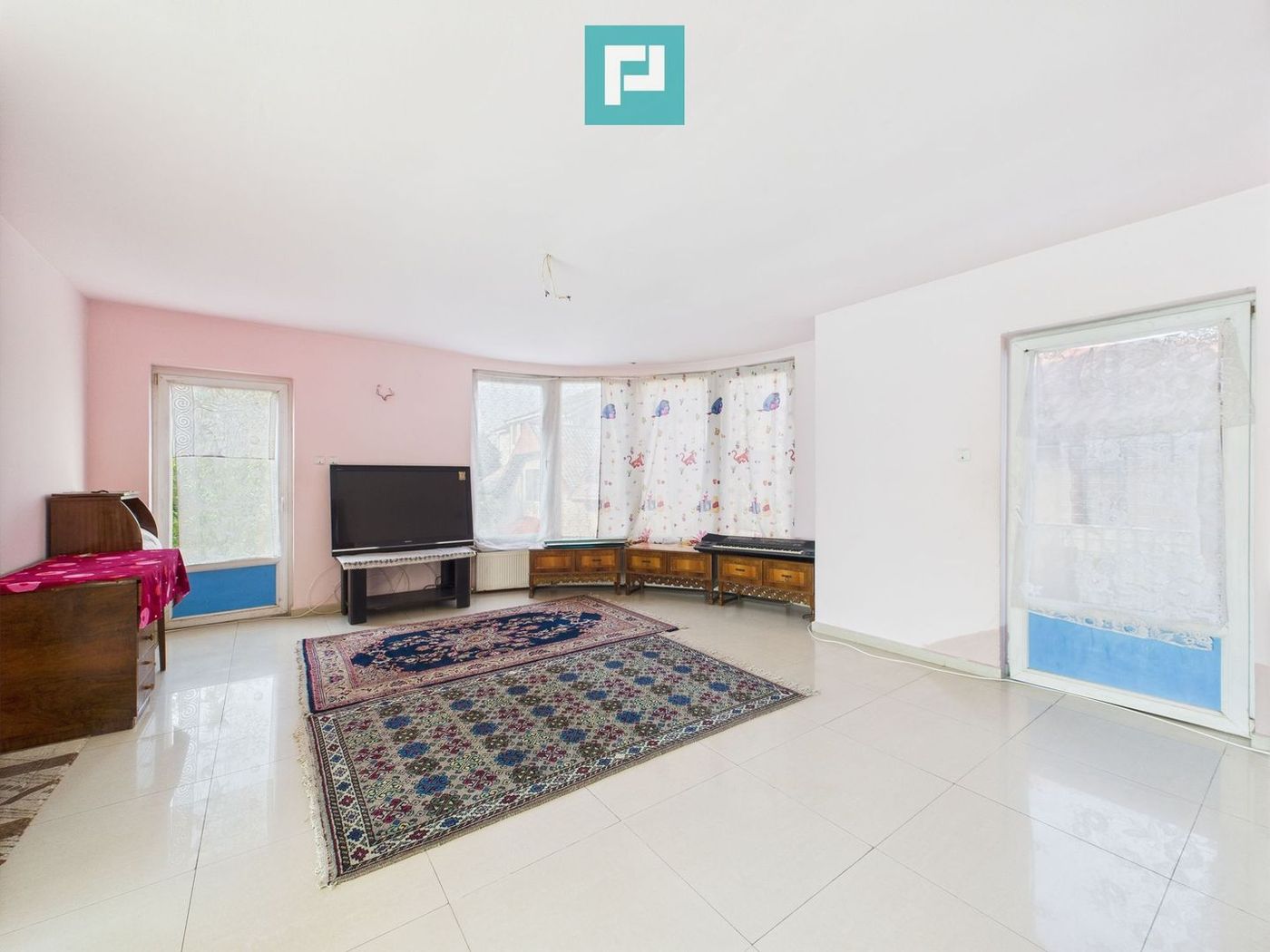 Casă P+E+M în zona Mehala pe arteră principală - foto 8