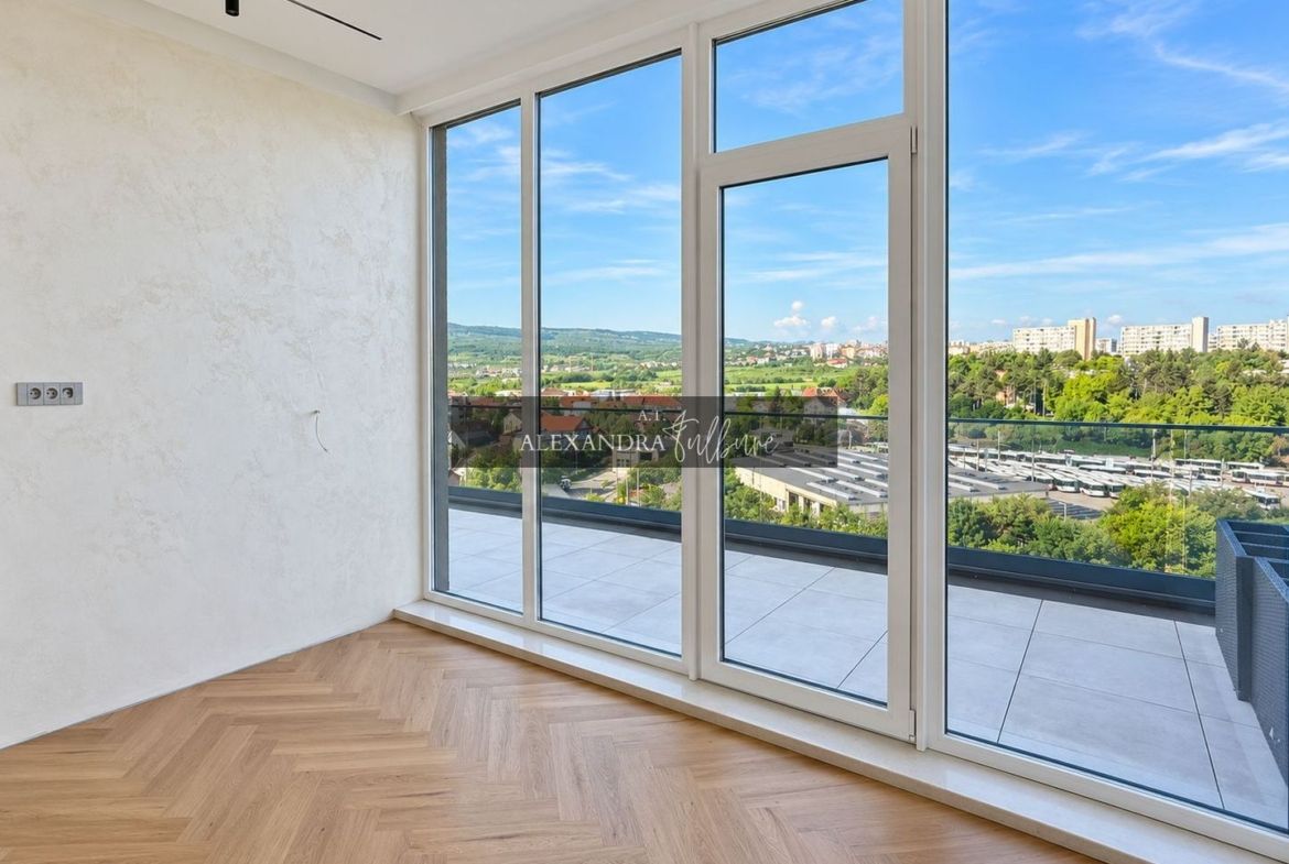 Apartament 3 camere, 3 bai, 84 mp+ terasa 71 mp, garaj - foto 3