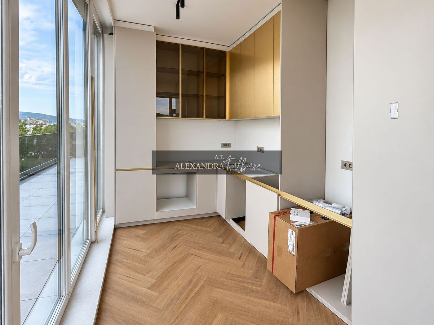 Apartament 3 camere, 3 bai, 84 mp+ terasa 71 mp, garaj - foto 4