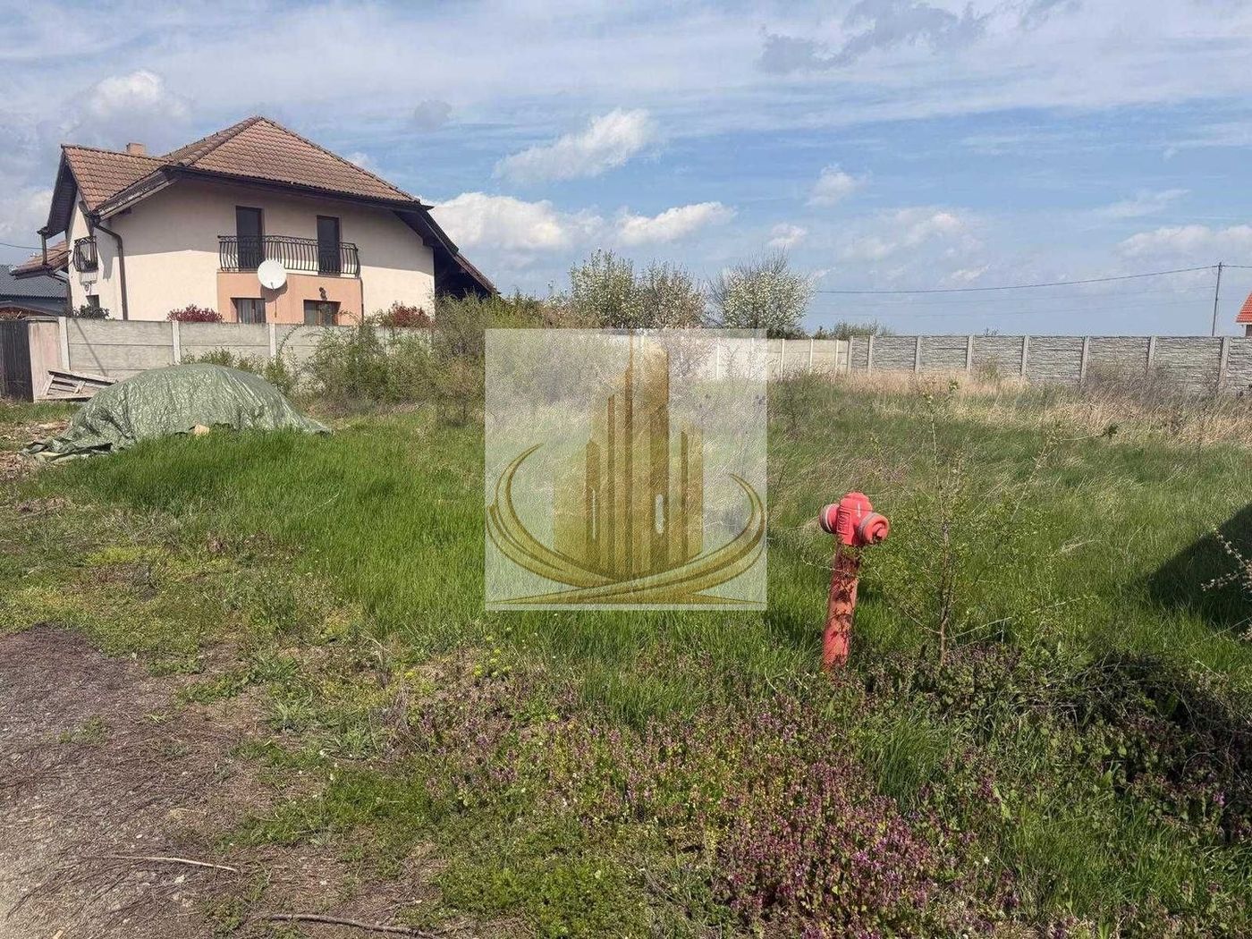 Teren intravilan Săcălaz, 600 mp, front 20 m, împrejmuit - foto 2 Teren intravilan Săcălaz, 600 mp, front 20 m, împrejmuit - foto 2