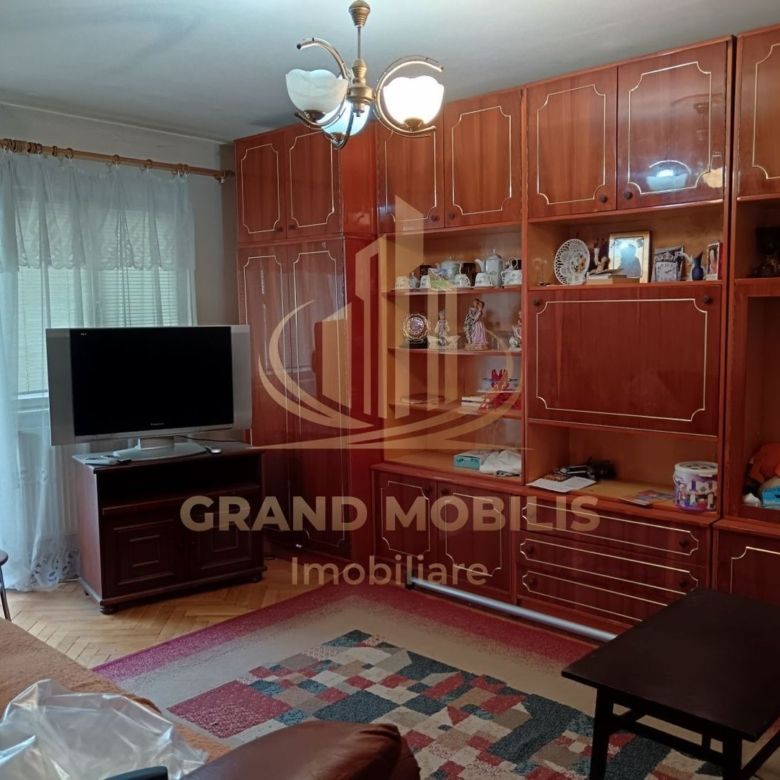 Apartament 4 camere, 3 dormitoare, 2 băi, 2 balcoane, etaj 1, Dâmboviț - Imagine principala