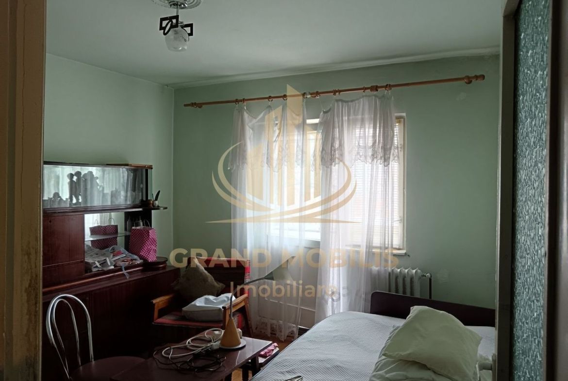 Apartament 4 camere, 3 dormitoare, 2 băi, 2 balcoane, etaj 1, Dâmboviț - foto 4