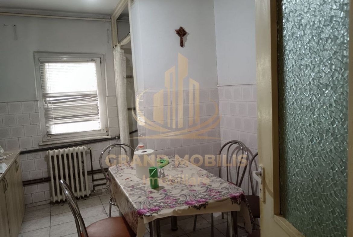 Apartament 4 camere, 3 dormitoare, 2 băi, 2 balcoane, etaj 1, Dâmboviț - foto 5