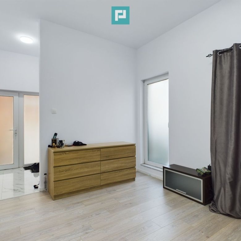 Apartament cu 8 locuri de parcare in Giroc - Imagine principala
