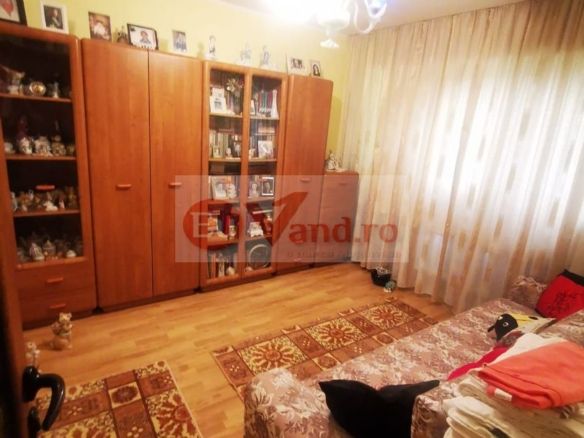 De vanzare apartament cu 3 camere Mazepa 1, BR-uri, etaj 4/10, 98.000 E - Imagine principala