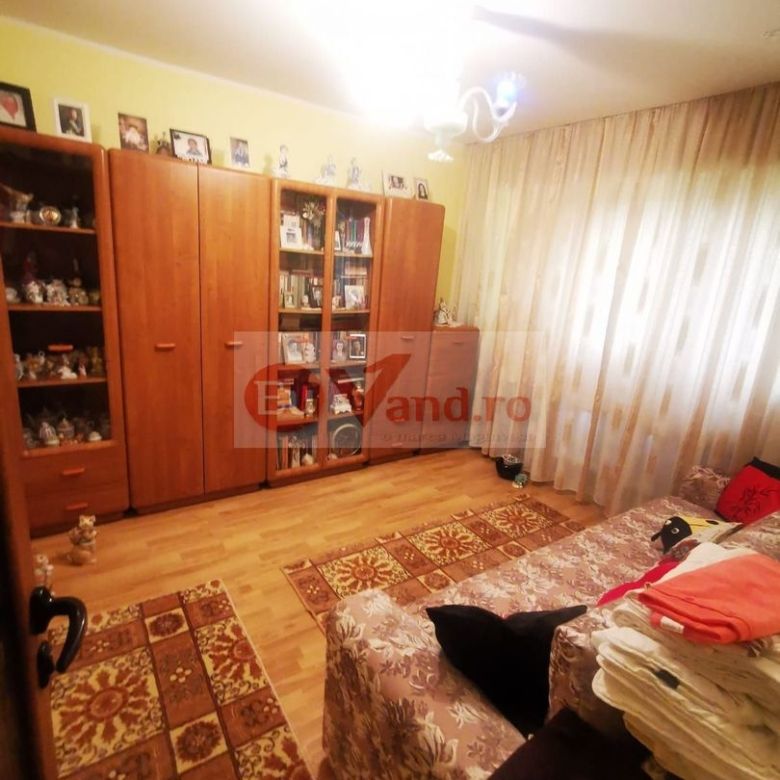 De vanzare apartament cu 3 camere Mazepa 1, BR-uri, etaj 4/10, 98.000 E - Imagine principala