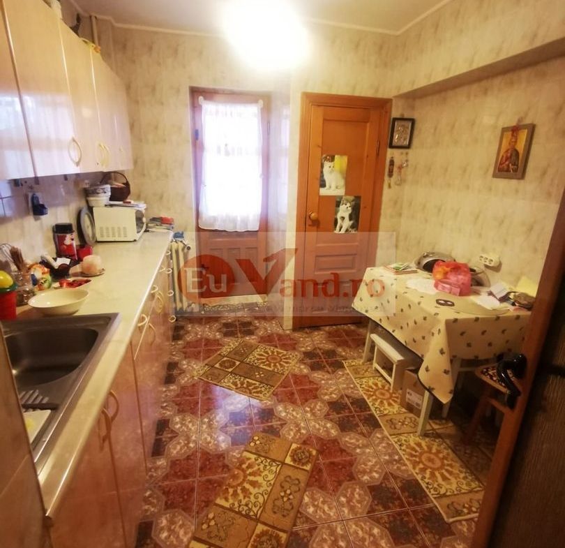 De vanzare apartament cu 3 camere Mazepa 1, BR-uri, etaj 4/10, 98.000 E - foto 2
