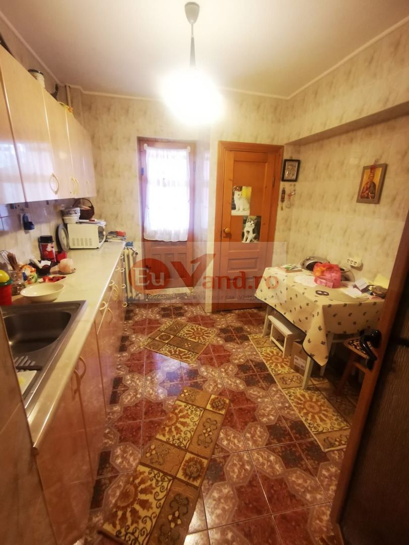 De vanzare apartament cu 3 camere Mazepa 1, BR-uri, etaj 4/10, 98.000 E - foto 2