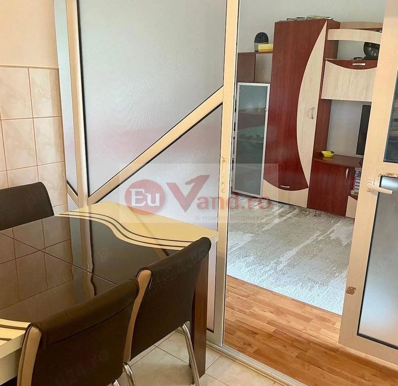 De inchiriat apartament 2 camere,Micro 21, etaj 2, 400 euro - foto 5