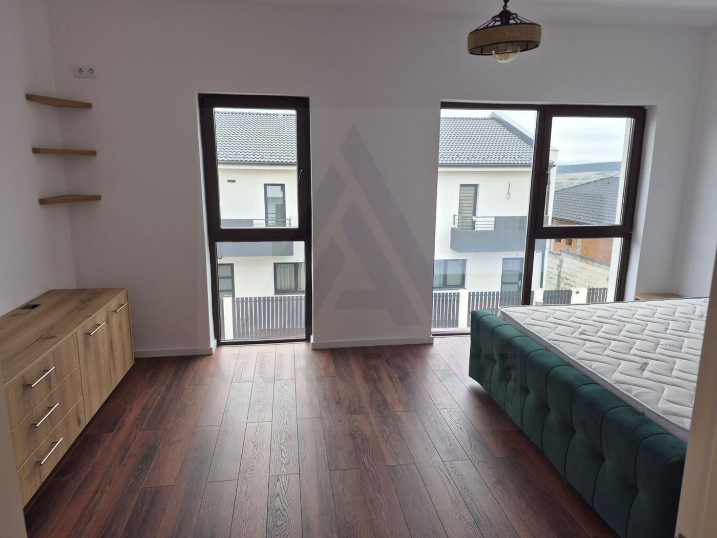 Casa moderna 114 mp utili 4 camere 2 bai si teren 240 mp in Cisnadie - foto 2