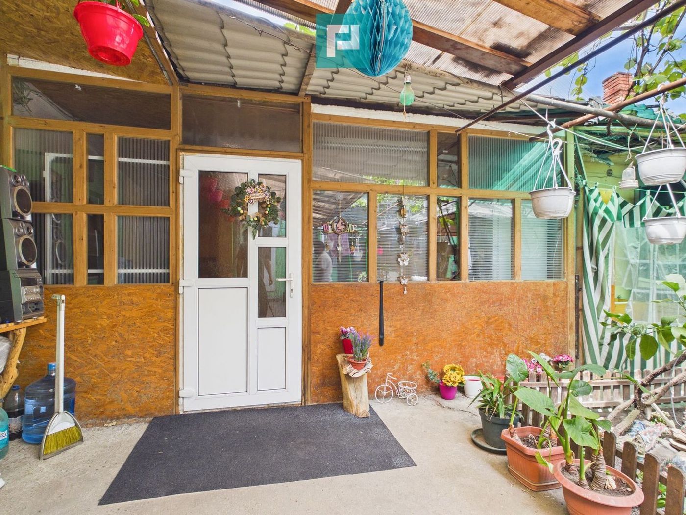 Casă individuală cu potențial în zona Iosefin - foto 2 Casă individuală cu potențial în zona Iosefin - foto 2