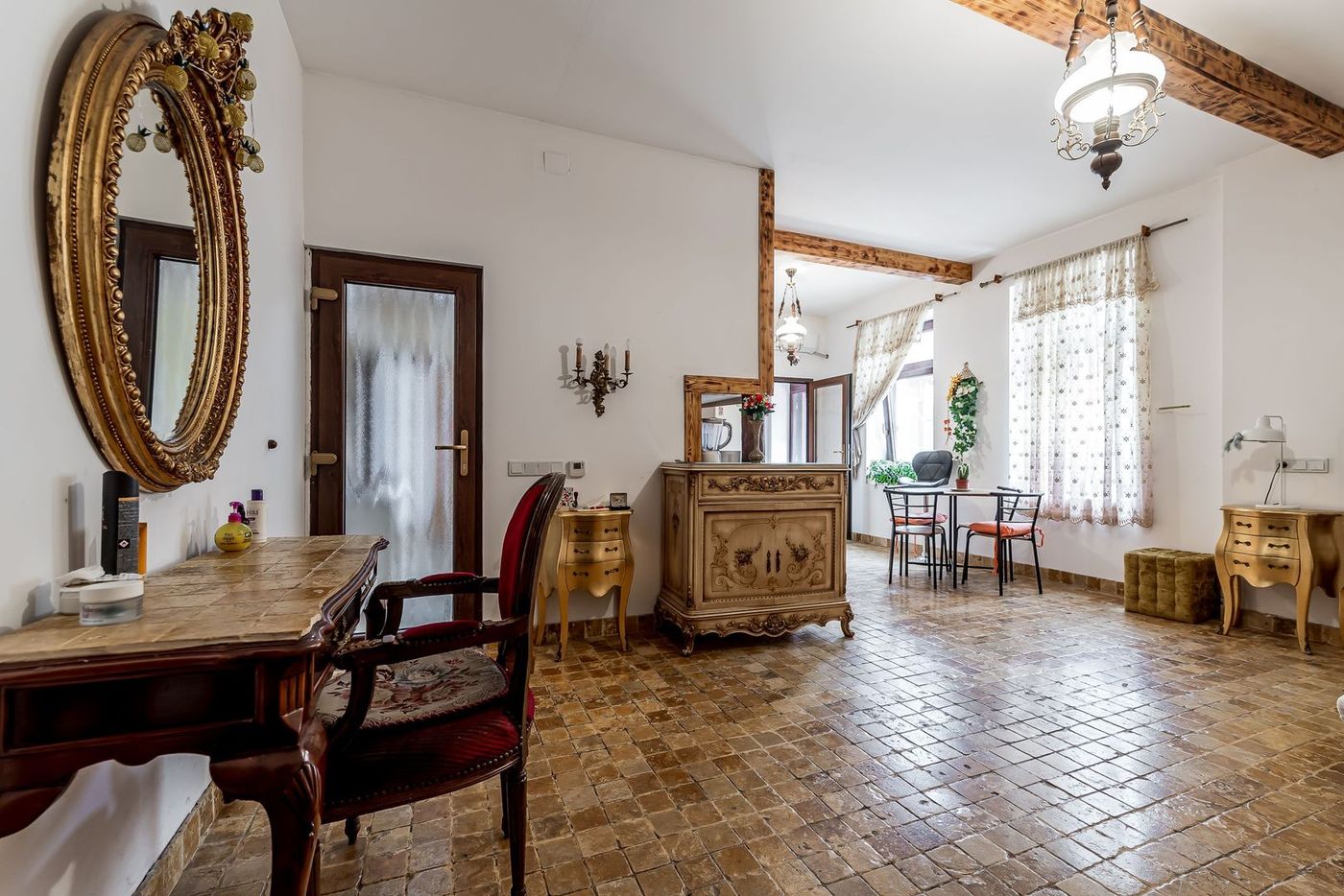 De închiriat spațiu ultracentral, ideal pentru multiple activități - foto 3