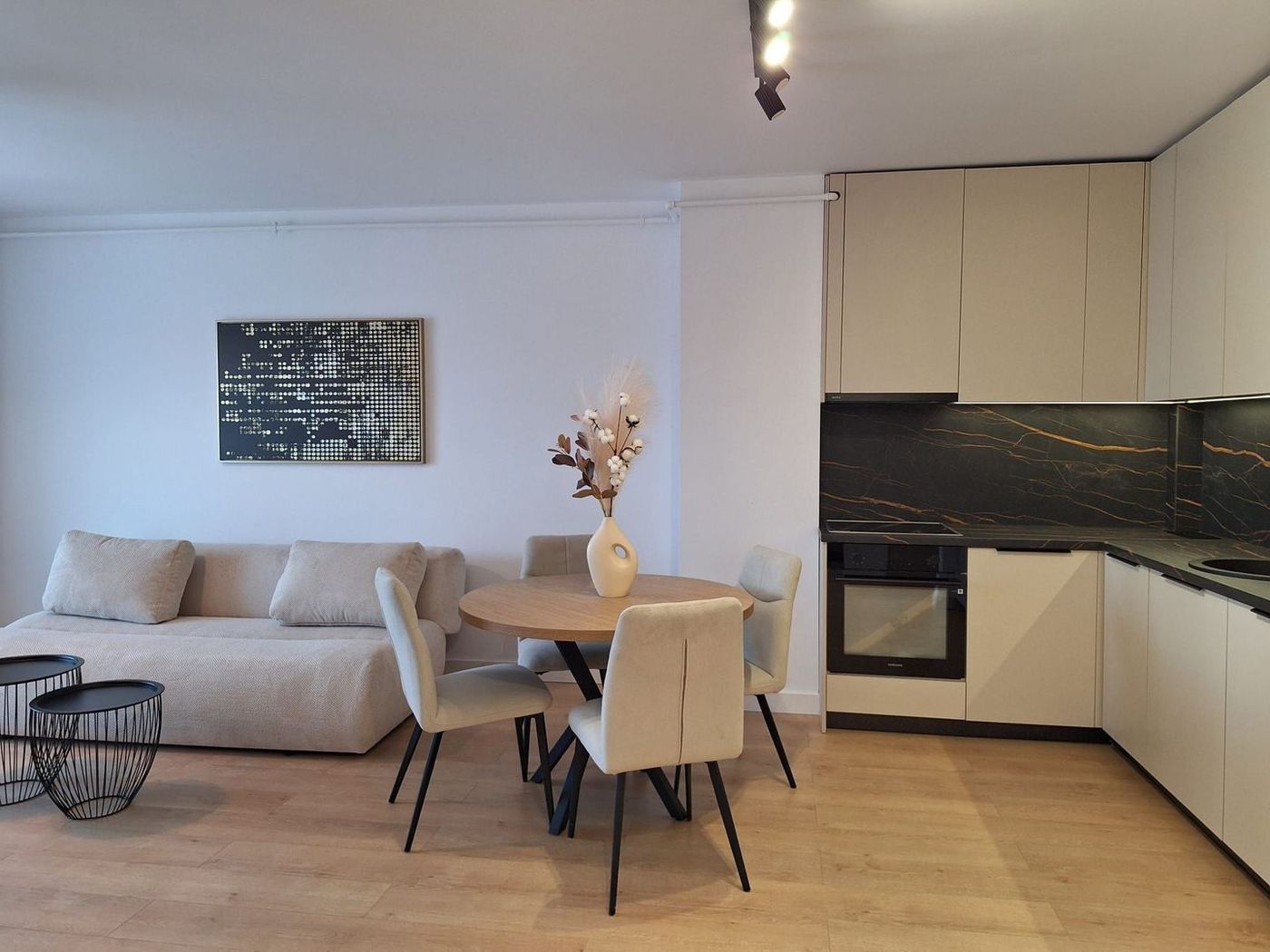 Apartament 2 camere I Ansamblul Eroilor I Floresti - foto 2